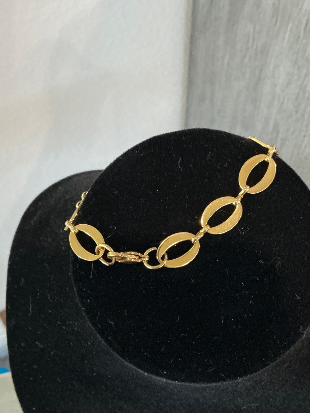 Gold Oval Link Bracelet - Women's Jewelry